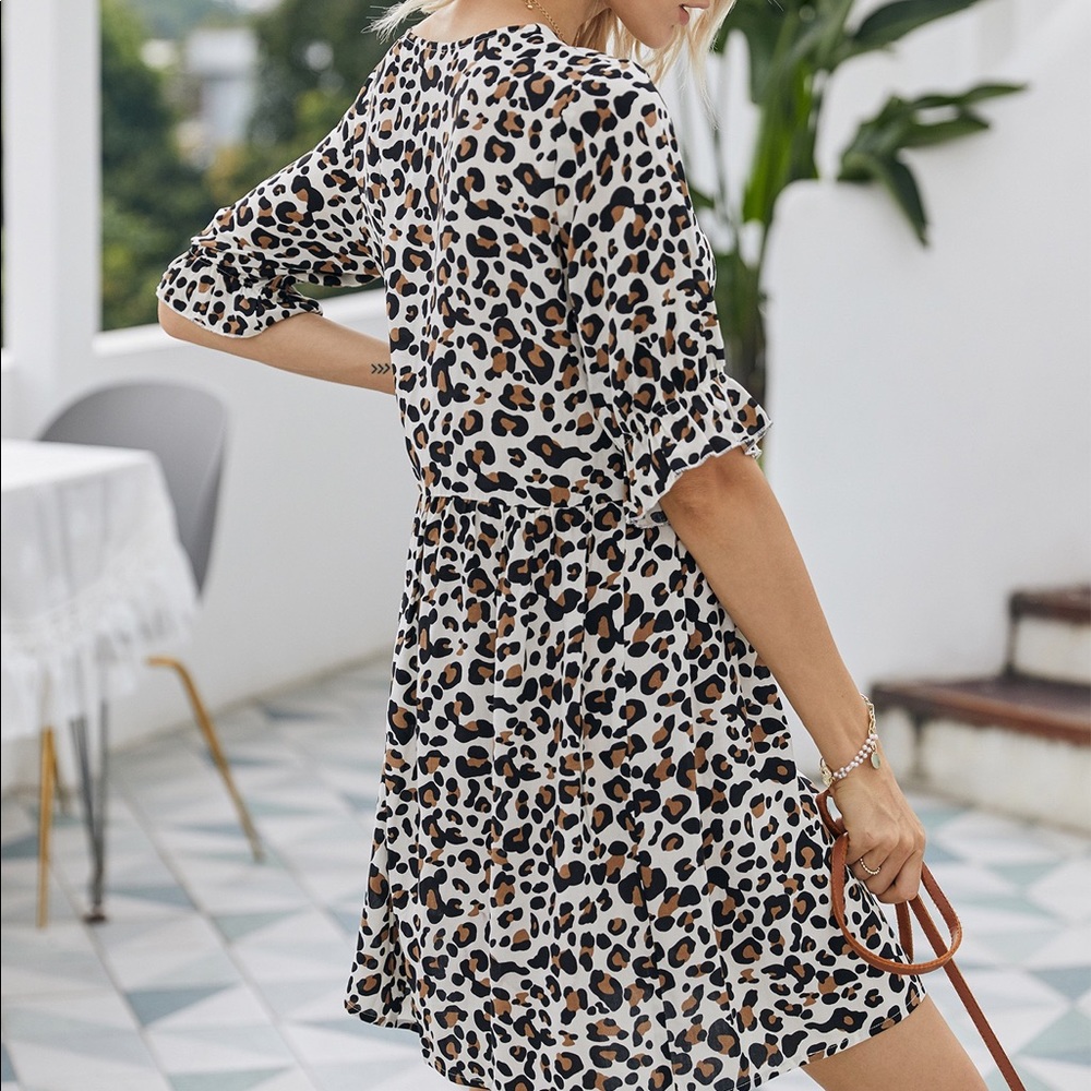 🔥🆕Leopard Print V Neck Mini Dress White - Picture 6 of 7